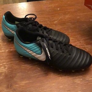 *NEW IN BOX* Nike Women’s Tiempo Rio IV Cleats